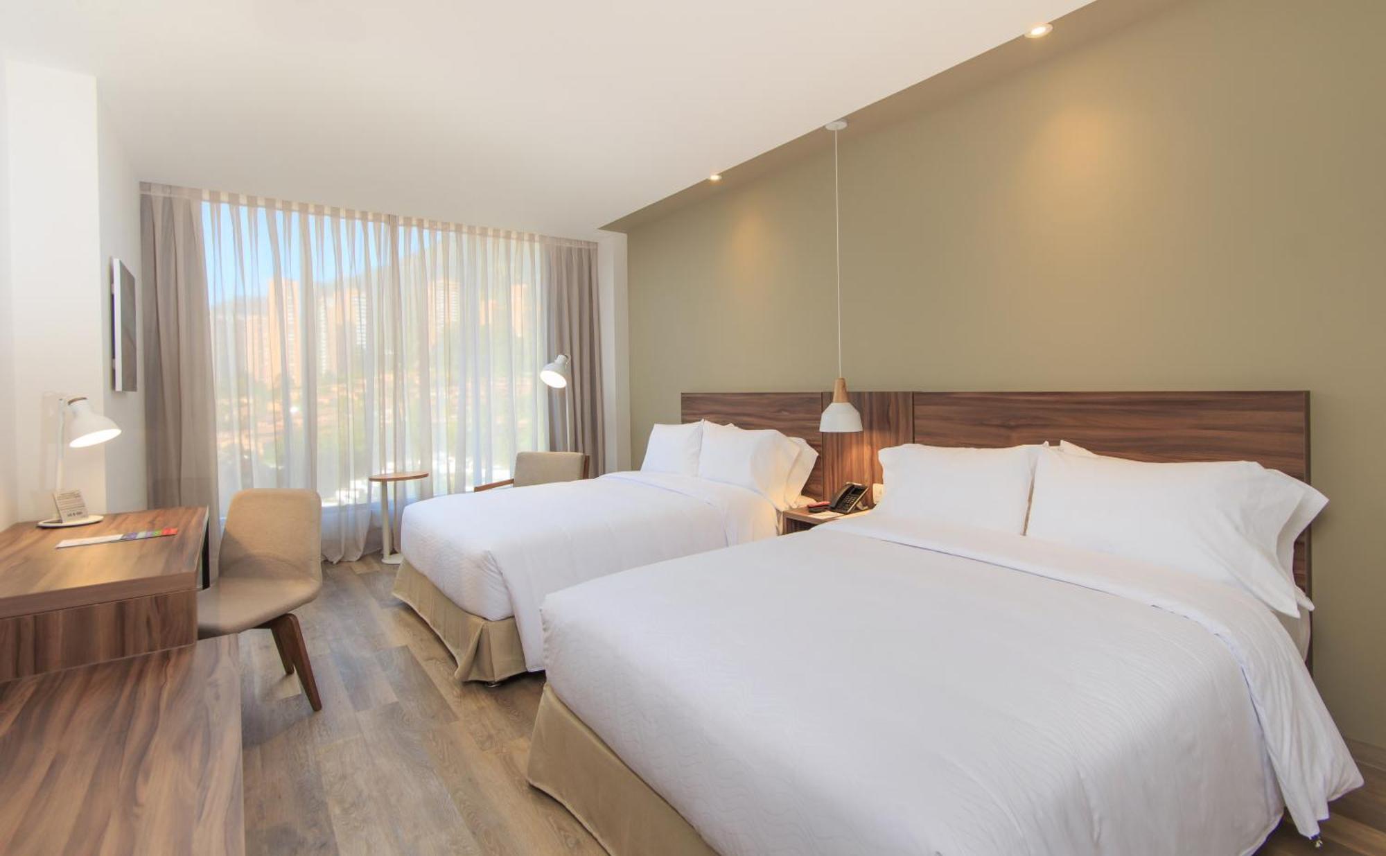 Novotel Medellin El Tesoro Esterno foto A room at the hotel