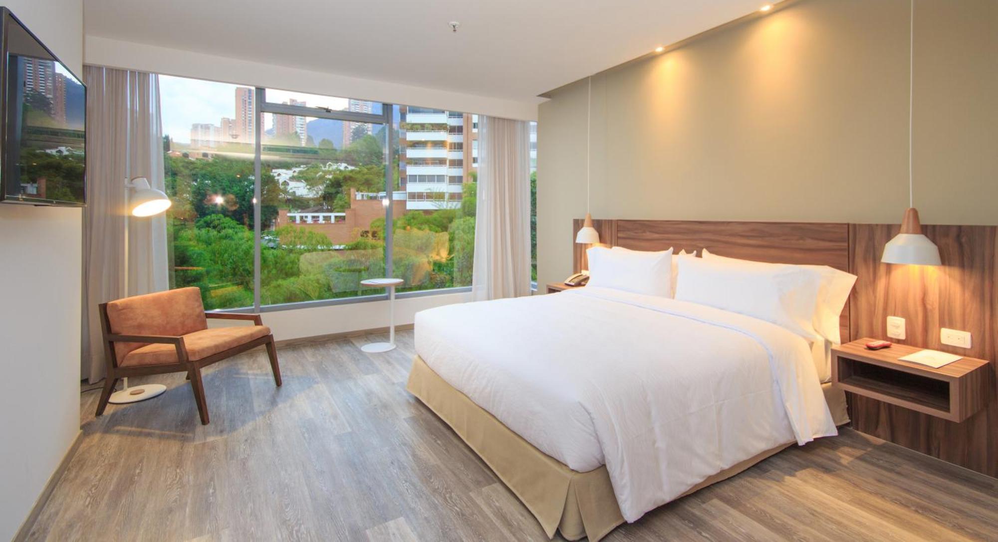 Novotel Medellin El Tesoro Esterno foto A bedroom at the hotel