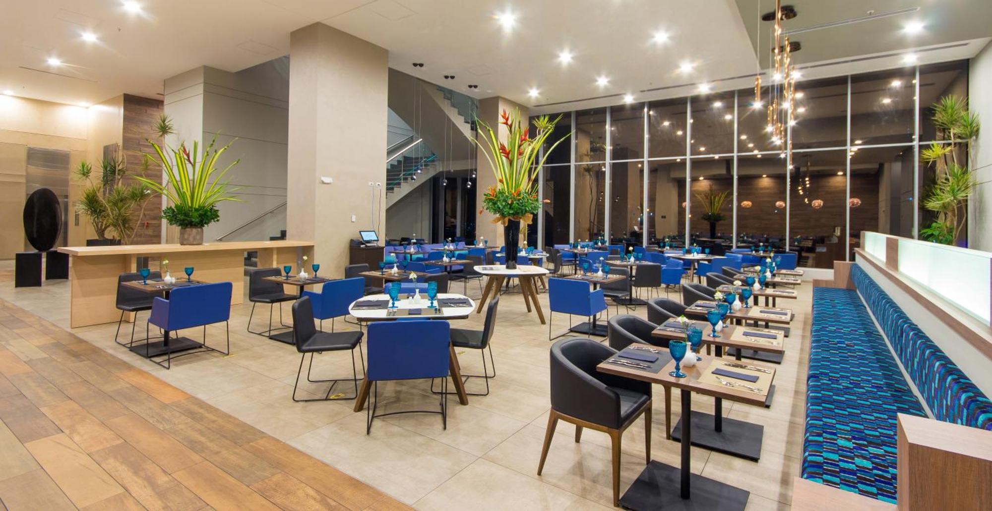 Novotel Medellin El Tesoro Esterno foto The Lounge at KLIA
