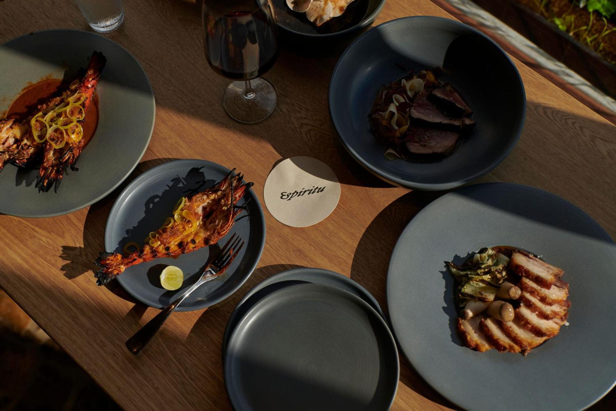 Novotel Medellin El Tesoro Esterno foto Dishes at VINE